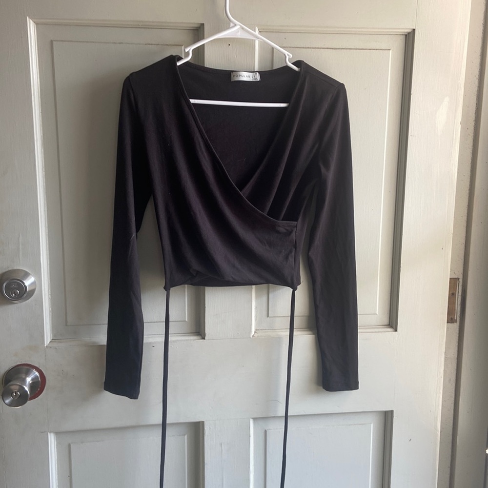 Long sleeve tie crop top